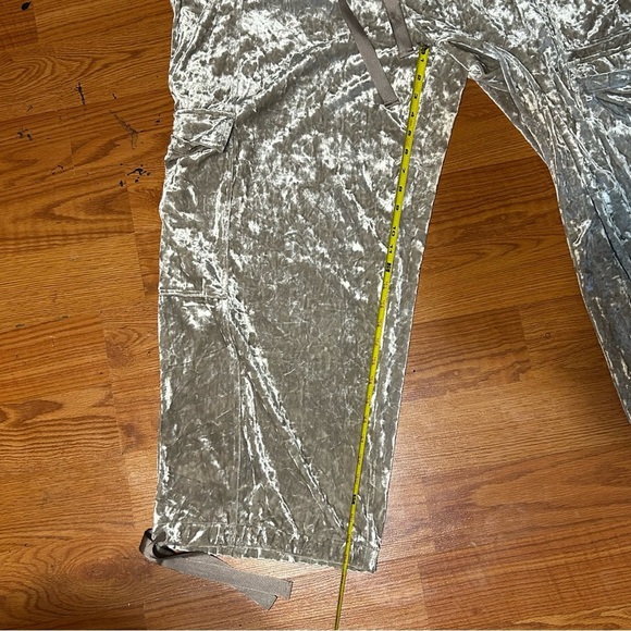 Jessica Simpson Velvet Cargo Pant Plus Size 3X Pearl Grey Drawstring Pockets NEW - Picture 16 of 16